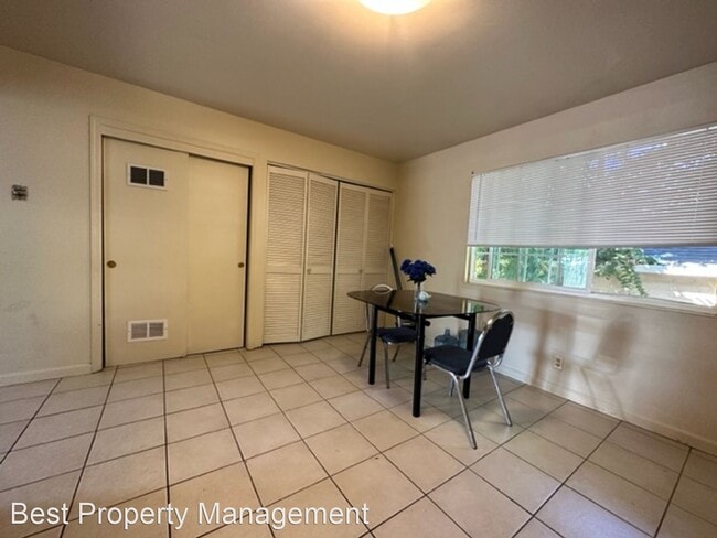Building Photo - 2 br, 1 bath House - 515 W 6th St