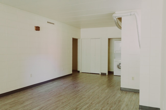 Building Photo - 902 Brightwood Manor Dr