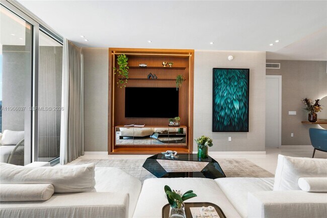 Building Photo - 300 Biscayne Blvd Way