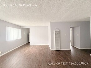 Building Photo - 835 W 165th Pl