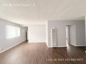 Building Photo - 835 W 165th Pl
