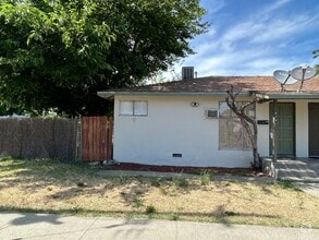 Building Photo - 824 Gardella Ave