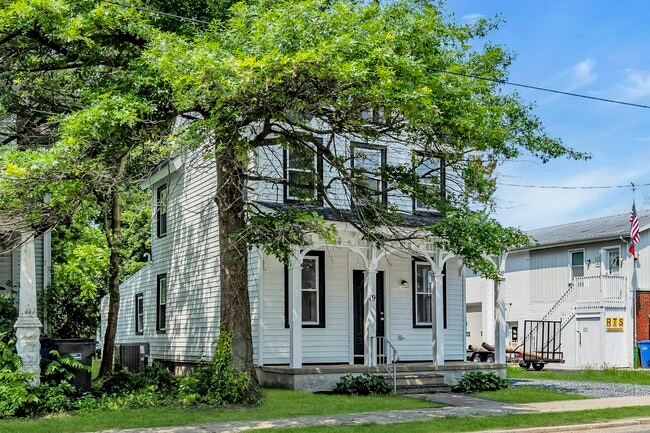 Building Photo - 19 E Main St