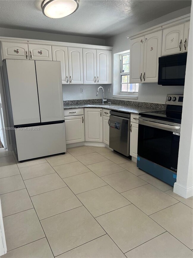 Foto del edificio - 17331 NW 45th Ct