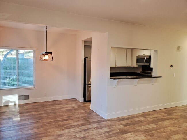 Building Photo - Beautiful Updated Condo in Prime San Ramon...