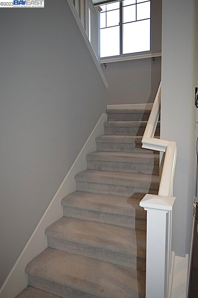 Building Photo - 375 Basswood Common