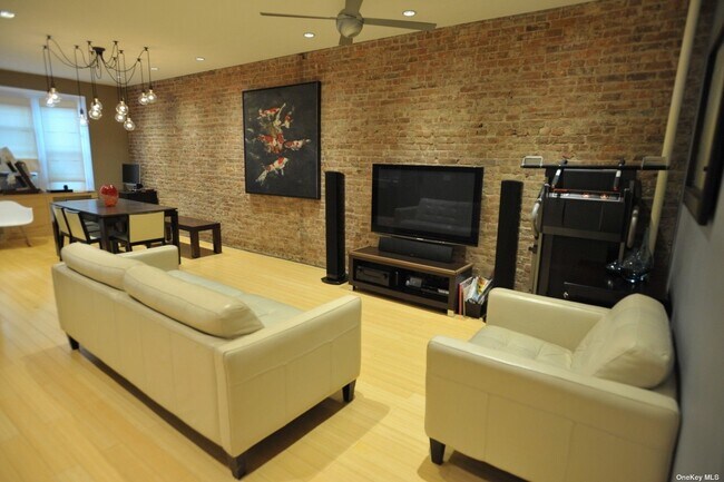 Building Photo - 407 Irving Ave