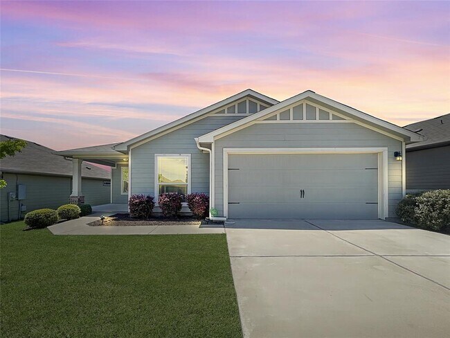 Building Photo - 127 Navidad River Dr