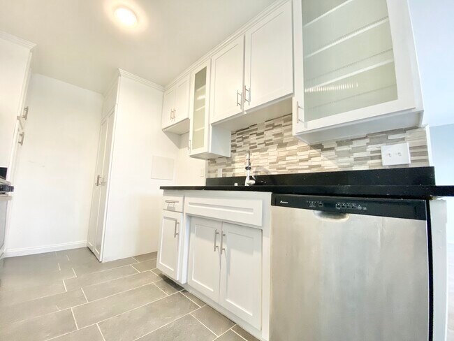 Building Photo - 701 S Hobart Blvd