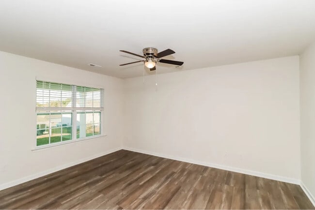 Building Photo - 166 Cassius Dr