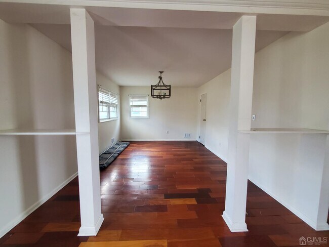 Building Photo - 10 Barkalow St