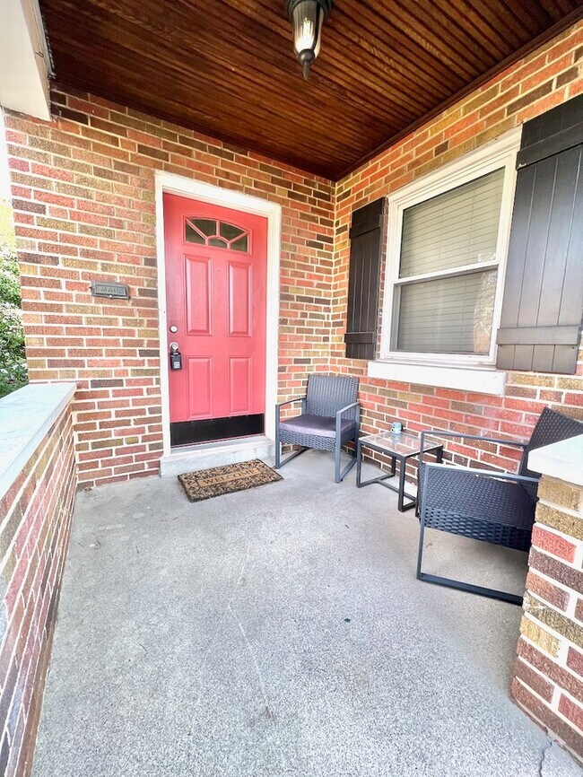 Building Photo - Up to 4 bedrooms in this Silverton Home!
