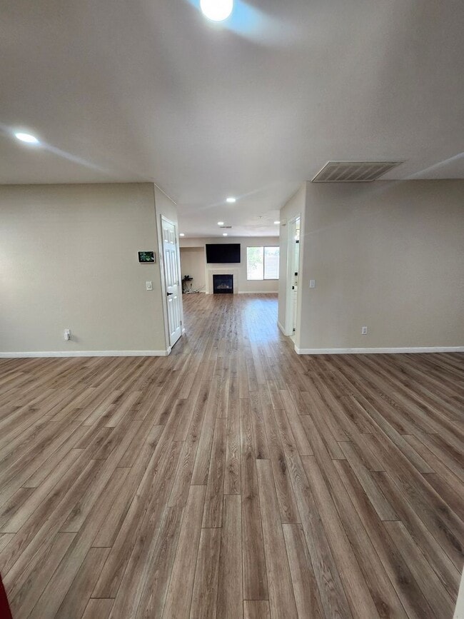Building Photo - Beautiful 5 Bedroom House fully remodeled....