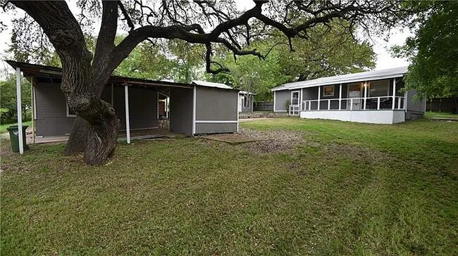 Foto del edificio - 118 County Rd 1816