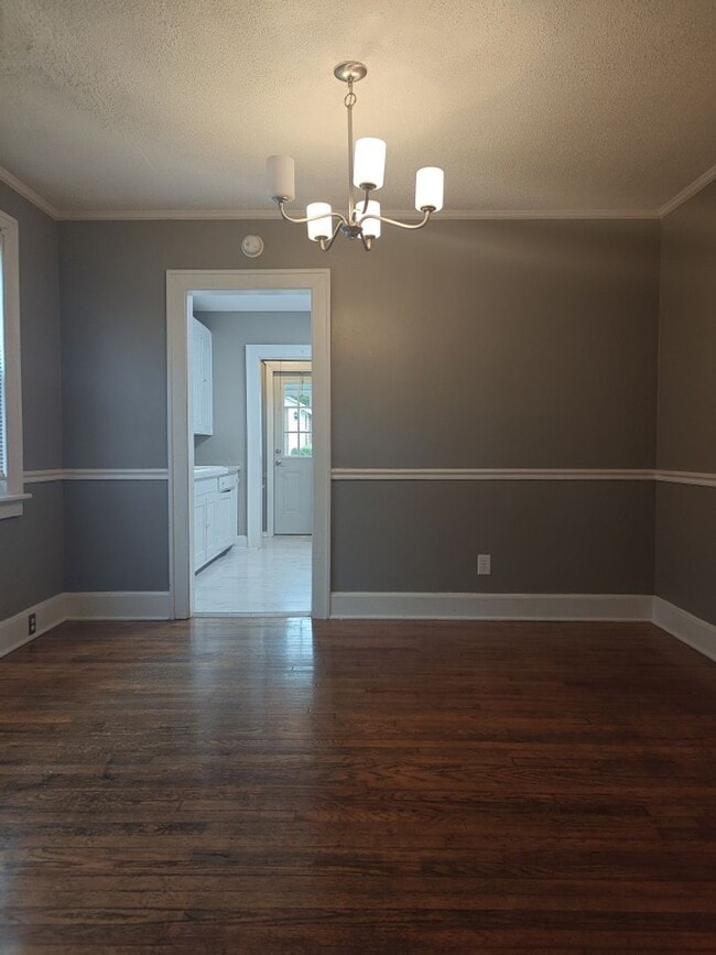 Building Photo - August Special! Application/Reservation Fe...