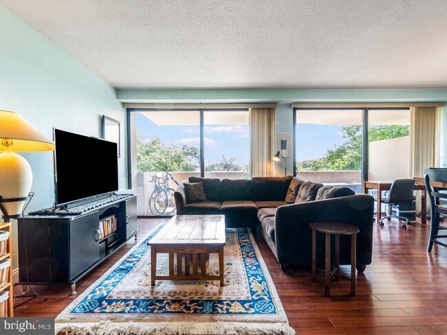 Building Photo - 4141 N Henderson Rd