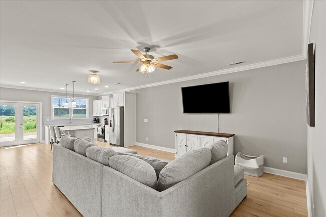 Foto del edificio - Thanksgiving Special! $300 Rent Credit for 12 Months on this Furnished Townhome!