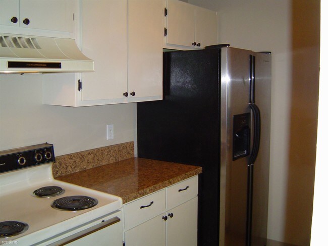 Building Photo - 1457 E Pond Dr
