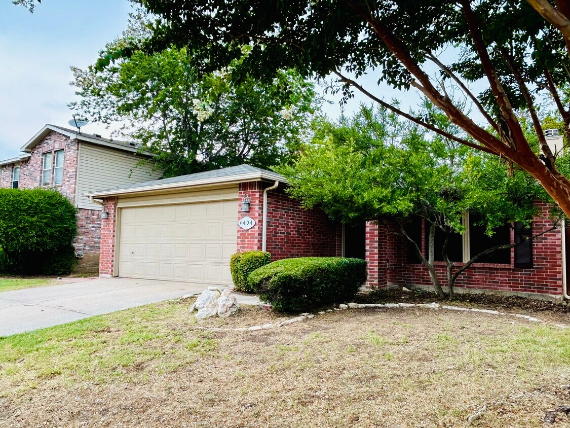 Foto principal - 4404 Courtside Dr