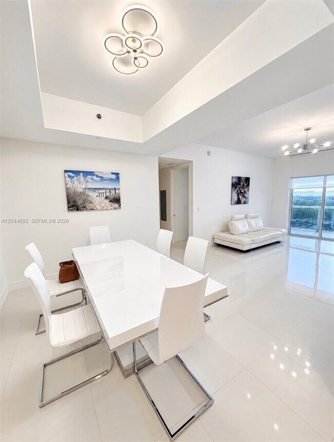 Building Photo - 16001 Collins Ave