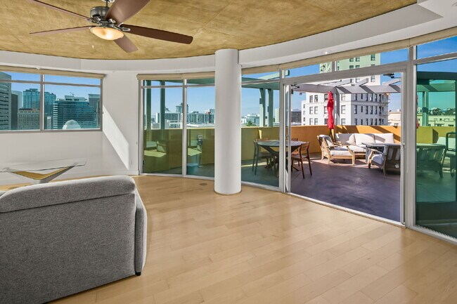 Foto del edificio - SPECTACULAR SKYLINE SANCTUARY | Unrivaled 1,480+ SF Terrace in Cortez Blu