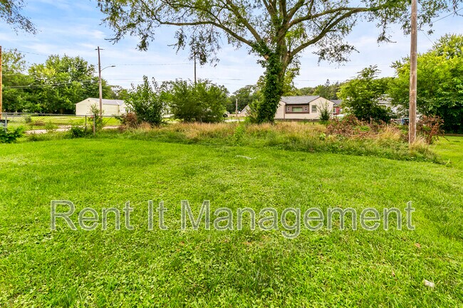 Building Photo - 4102 N 40th Ave