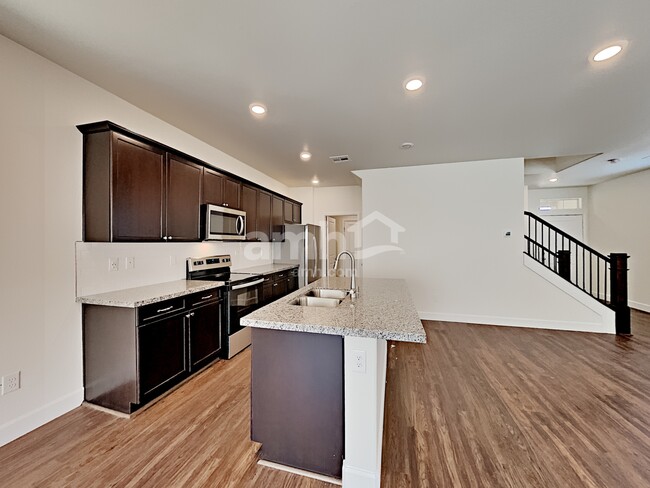 Foto del edificio - 4725 Tire Swing St