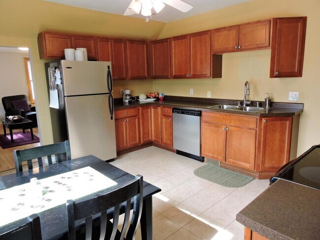 SS appliances include a dishwasher - N40W27368 Glacier Rd