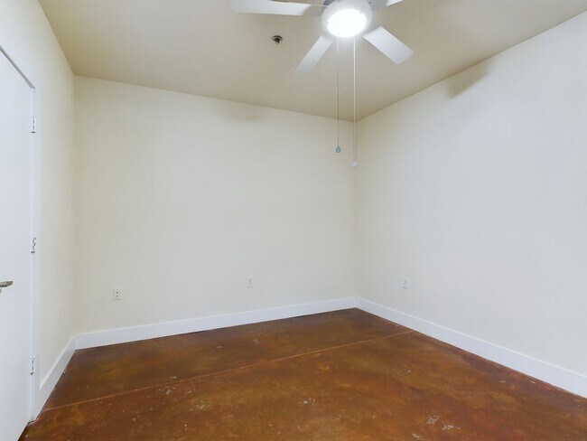 Building Photo - 815 Perry St