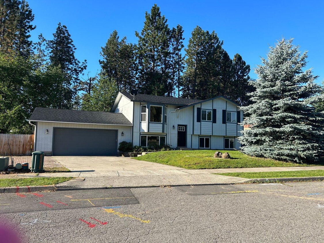Primary Photo - Fabulous newly update 4 bedroom home