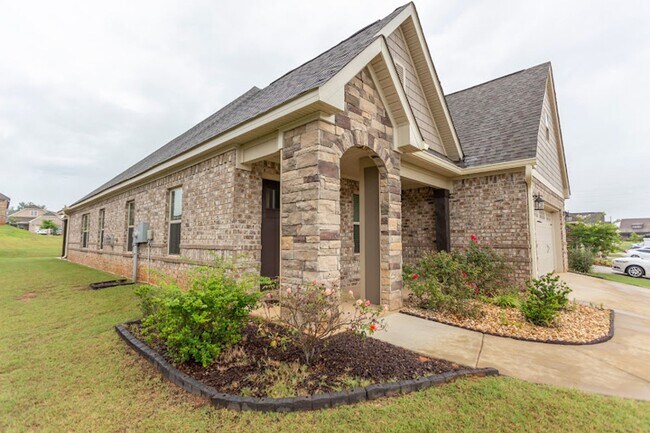Building Photo - SUMMER FUN!!! 923 DELANEY DRIVE