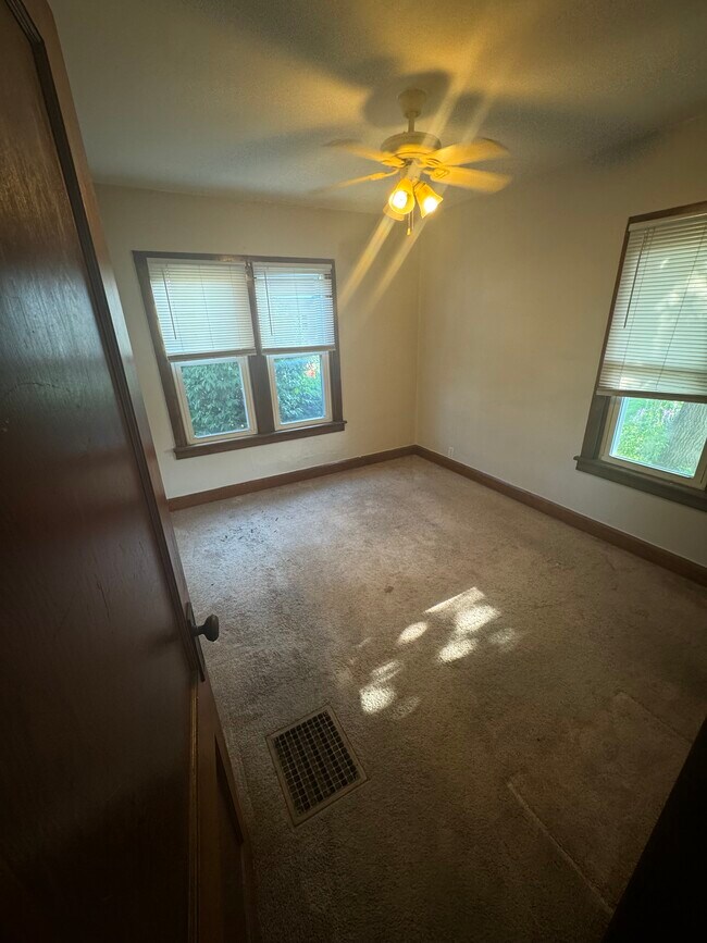 Foto del edificio - 912 Oak Grove Ave