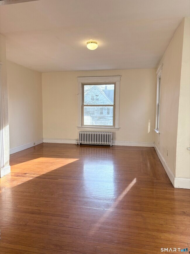 Building Photo - 787 Elm St