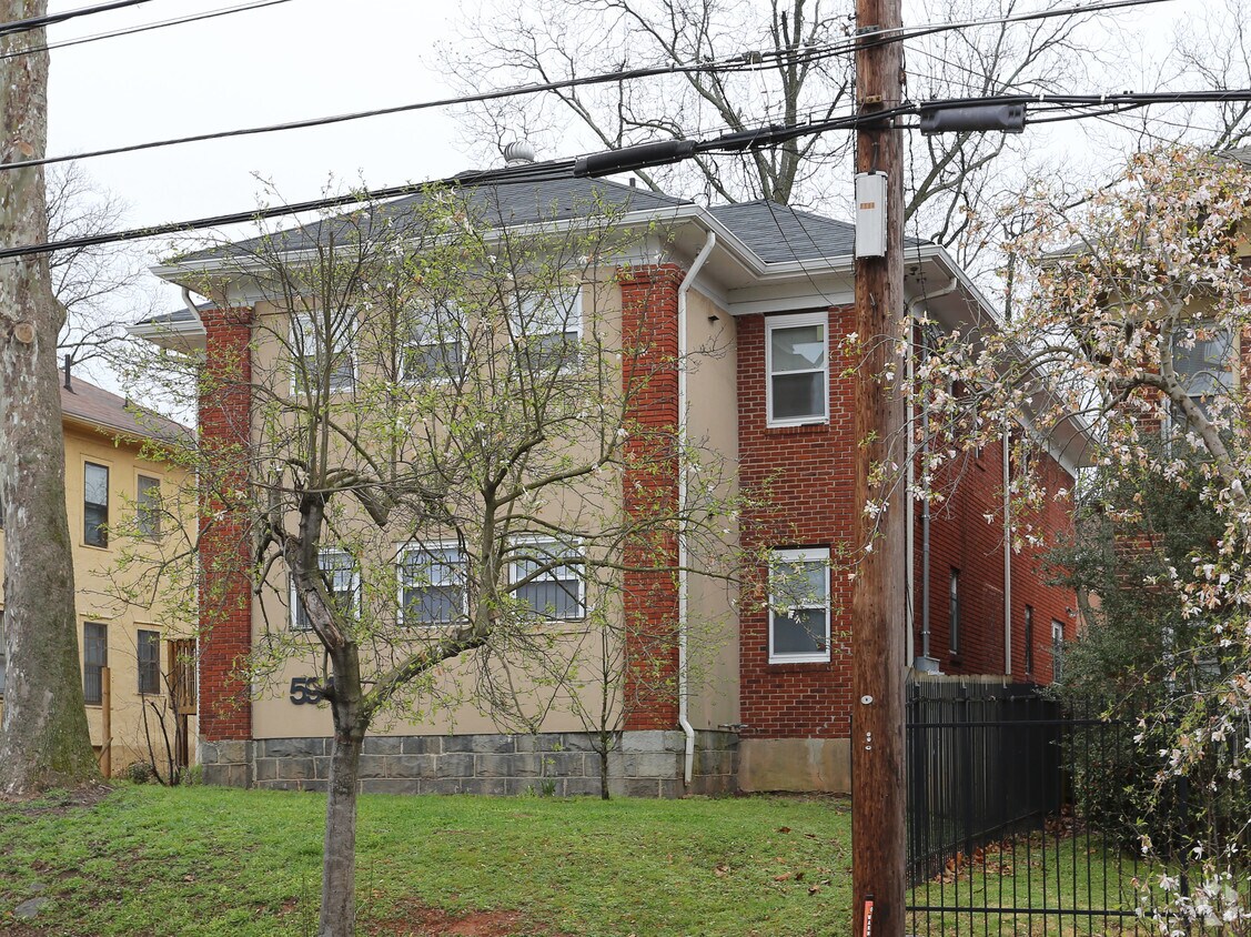 Building Photo - 594 NE Parkway Dr