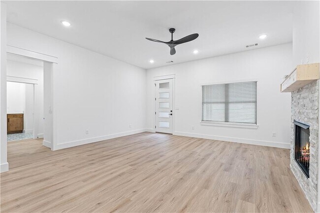 Foto del edificio - 16 Celtic Dr