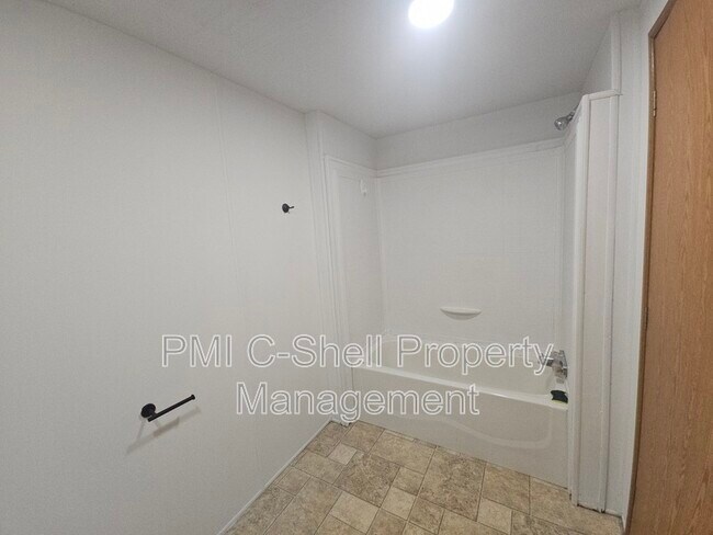 Building Photo - 3902 Bowens Ct