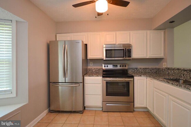 Building Photo - 12921 Trumbull Dr