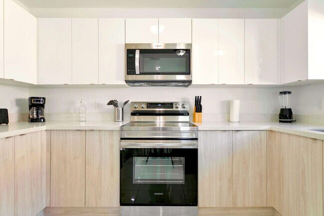 Foto del edificio - 2110 NW 66th St