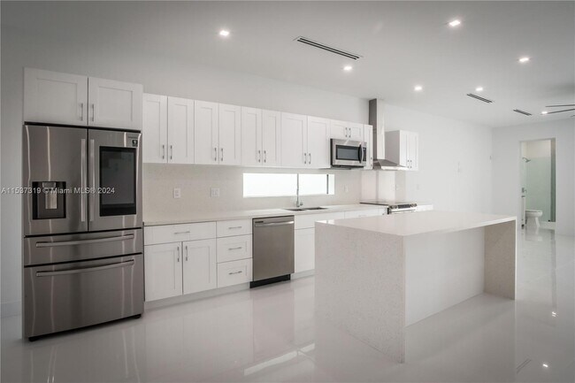 Building Photo - 3109 SW 26th St