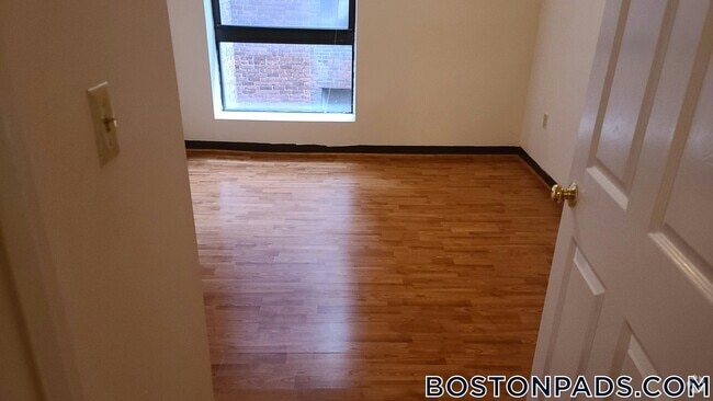 Building Photo - 81 Essex St