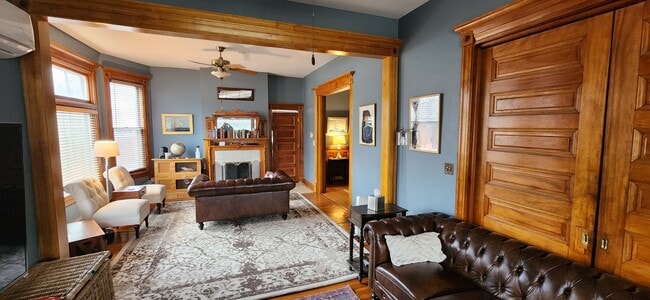 Foto del edificio - 900 Laurel Ave