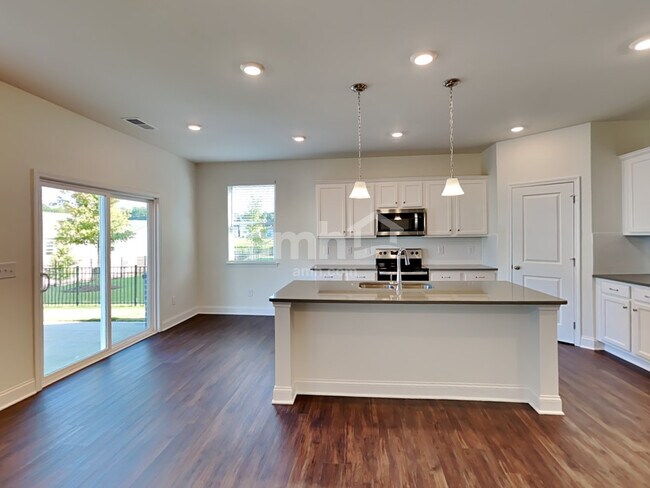 Foto del edificio - 788 Carnaby Ln