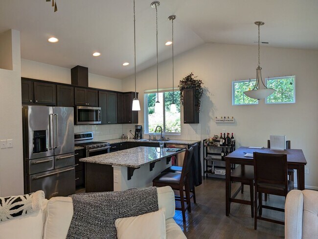 Foto del edificio - 4848 Shelby Pl