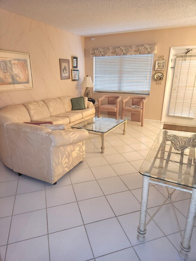Building Photo - 4053 Wolverton C