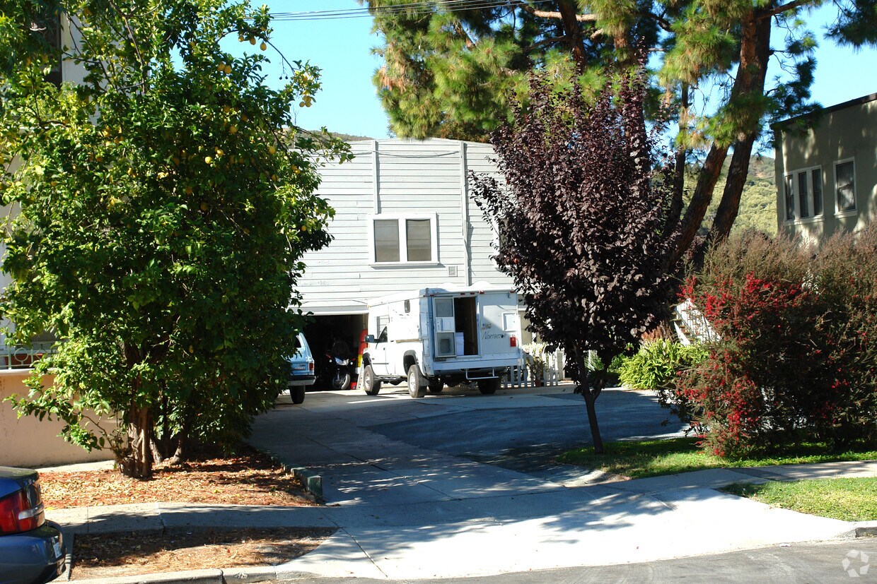 Primary Photo - 1028 Estudillo St