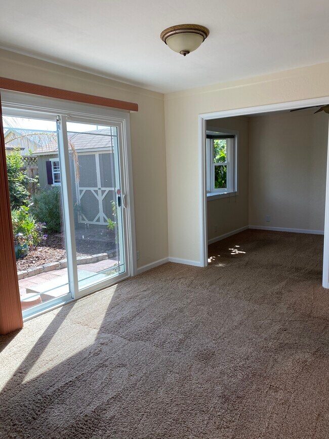 Main Bedroom - 5706 Holland Ln