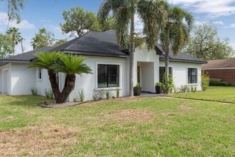 Building Photo - 2901 N Royal Palm Cir