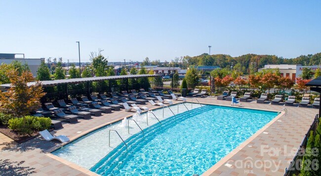 Foto del edificio - 6408 Providence Farm Ln