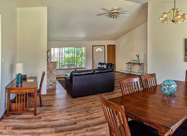 Foto del edificio - 2559 Janece Dr