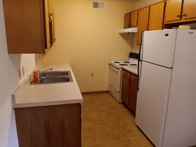 3001 - 1 bed, 1 bath - Kiwanis Manor Apartments